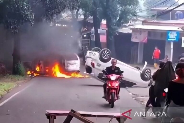 Kriminal kemarin, pembakar mobil hingga dokter rekam mahasiswi mandi