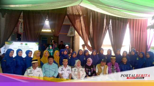 Camat Rajeg Dan Kepala Desa Sambut Kunjungan Kerja Pemerintahan Kabupaten Pinrang Sulawesi Selatan Di Desa Lembangsari