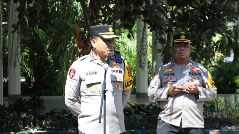 *Kapolresta Banyuwangi Pimpin Apel Pengamanan Aksi May Day 2025: Utamakan Pendekatan Humanis