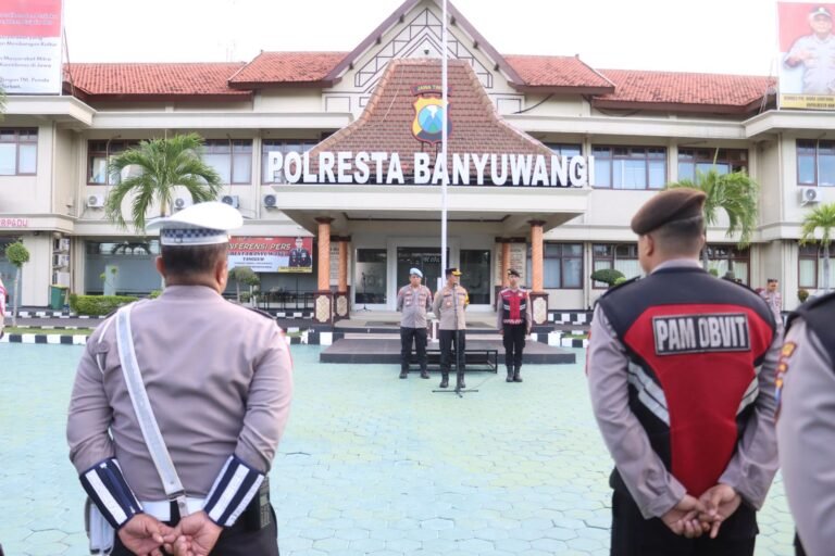 Wakapolresta Banyuwangi Tekankan Disiplin dan Integritas saat Pimpin Apel Pagi