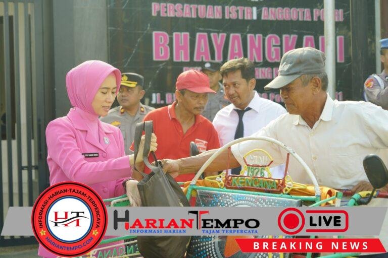 Polres Ponorogo Gelar Baksos, 250 Paket Sembako Dibagikan Untuk Tukang Becak