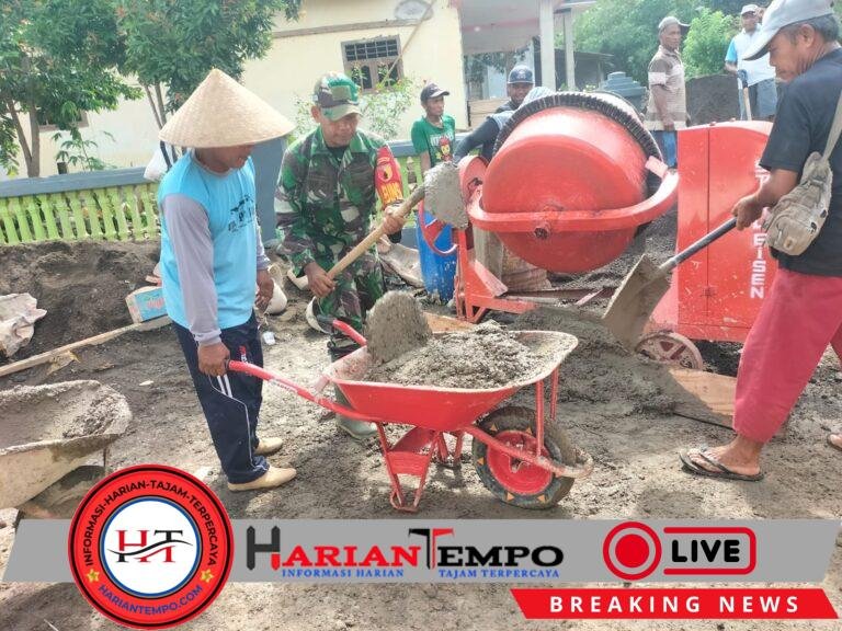 Babinsa Koramil 0825-11/Pesanggaran Gotong Royong Kerja Bakti Pembangunan Masjid Jami