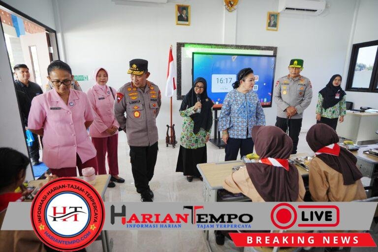 Kapolri Singgung Wujudkan Generasi Emas Usai Tinjau SMP Kemala Bhayangkari Karanganyar
