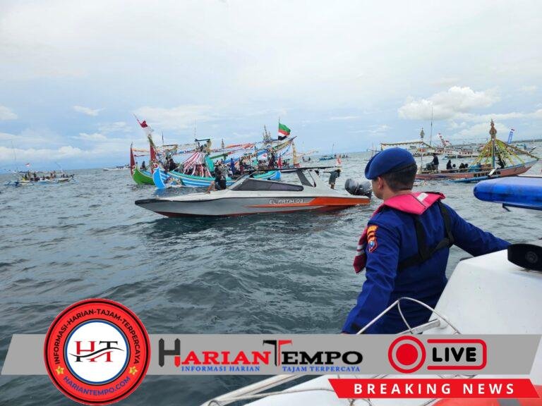 Satpolairud Polresta Banyuwangi Amankan Gebyar Petik Laut 2025 di Selat Bali*