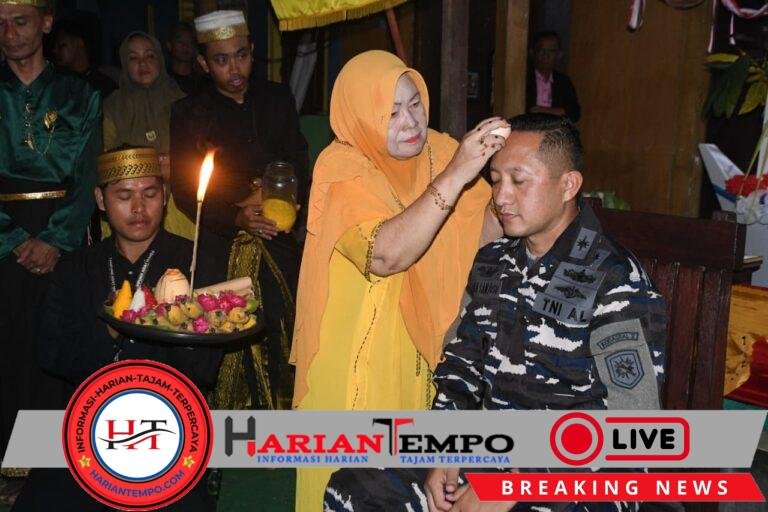 Danlanal Banyuwangi Resmi Jadi Keluarga Kehormatan Adat Bugis-Mandar