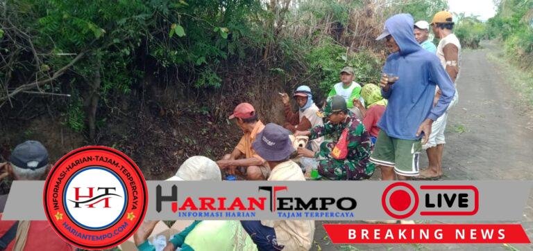 Saling Bahu-Membahu, Warga Possumur Gelar Aksi Bersih Parit Bareng Babinsa
